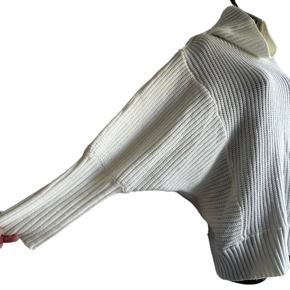 Ivory Sweater Oversized Small NWOT - Picture 3 of 5